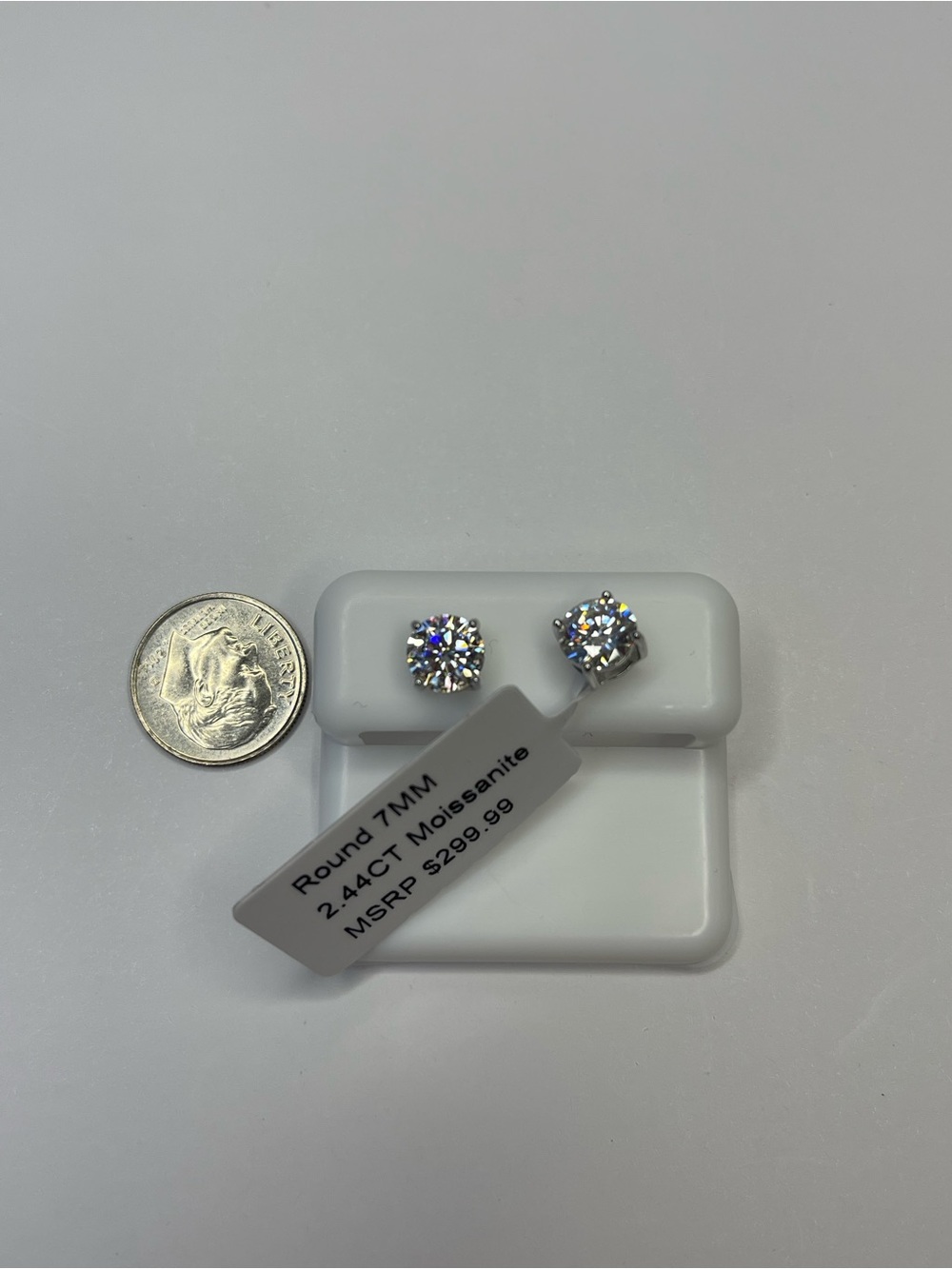 Round 7mm Moissanite Stud Earrings - White/Silver